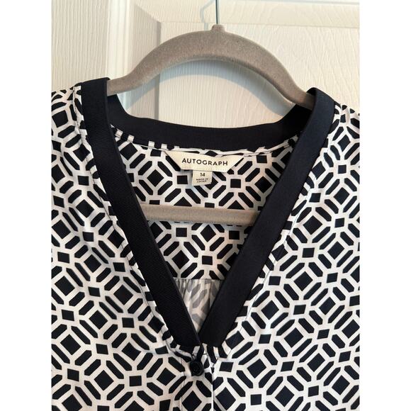 Autograph Marks & Spencer Navy and White Geometric Print V Neck Blouse size 14 - Picture 3 of 8